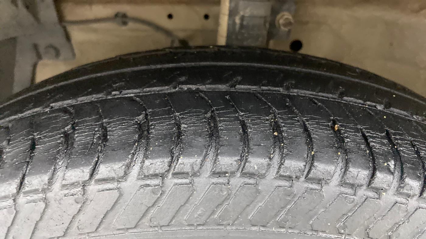 2016 Maruti Swift Dzire VDI ABS, Diesel, Manual, 53,031 km, Left Front Tyre Tread