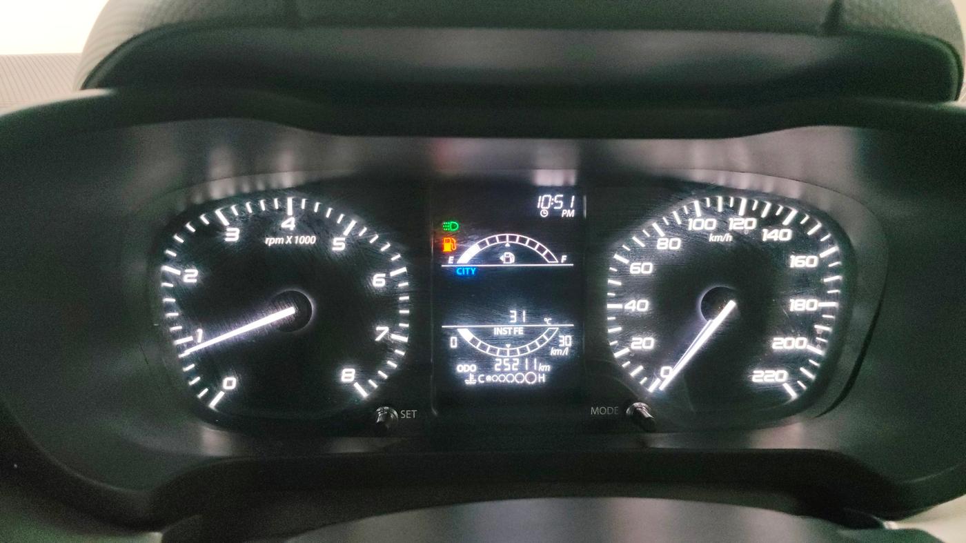 2023 Tata ALTROZ XZ DIESEL, Diesel, Manual, 25,272 km, Odometer Image