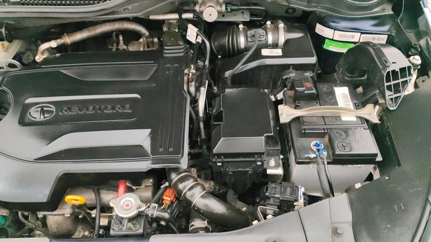 2023 Tata ALTROZ XZ DIESEL, Diesel, Manual, 25,272 km, Engine View - Left