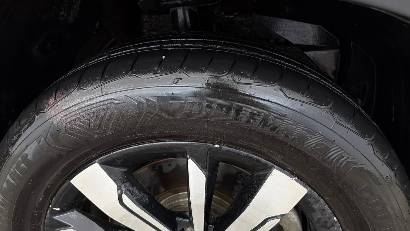 2020 MG HECTOR SHARP HYBRID 1.5 PETROL, Petrol, Manual, 65,030 km, Right Front Tyre Tread