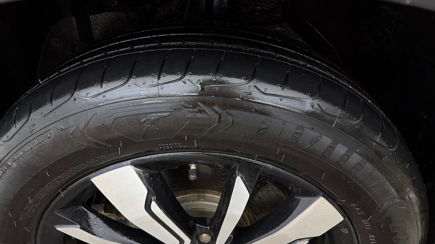 2020 MG HECTOR SHARP HYBRID 1.5 PETROL, Petrol, Manual, 65,030 km, Left Front Tyre Tread