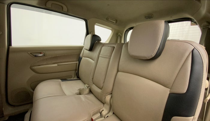 2013 Maruti Ertiga ZDI, Diesel, Manual, 1,30,678 km, Right Side Rear Door Cabin