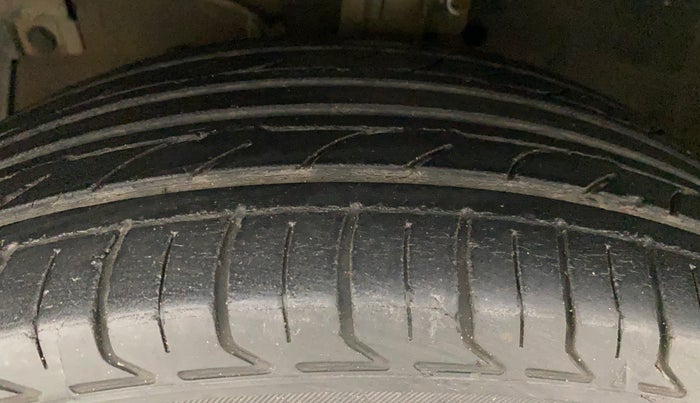 2013 Maruti Ertiga ZDI, Diesel, Manual, 1,30,678 km, Left Front Tyre Tread