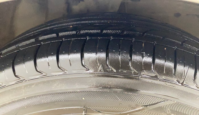 2014 Hyundai i10 MAGNA 1.1, Petrol, Manual, 56,641 km, Right Front Tyre Tread