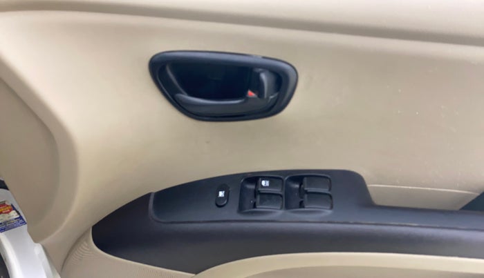 2014 Hyundai i10 MAGNA 1.1, Petrol, Manual, 56,641 km, Driver Side Door Panels Control