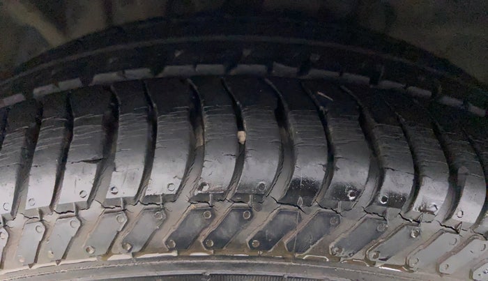 2016 Ford Ecosport 1.5 TITANIUM TI VCT AT, Petrol, Automatic, 20,069 km, Left Front Tyre Tread