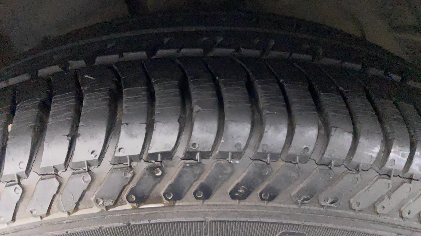 2016 Ford Ecosport 1.5 TITANIUM TI VCT AT, Petrol, Automatic, 20,069 km, Right Front Tyre Tread