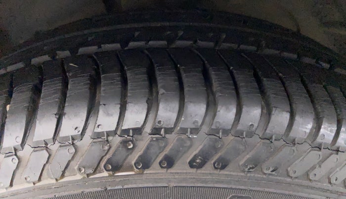 2016 Ford Ecosport 1.5 TITANIUM TI VCT AT, Petrol, Automatic, 20,069 km, Right Front Tyre Tread