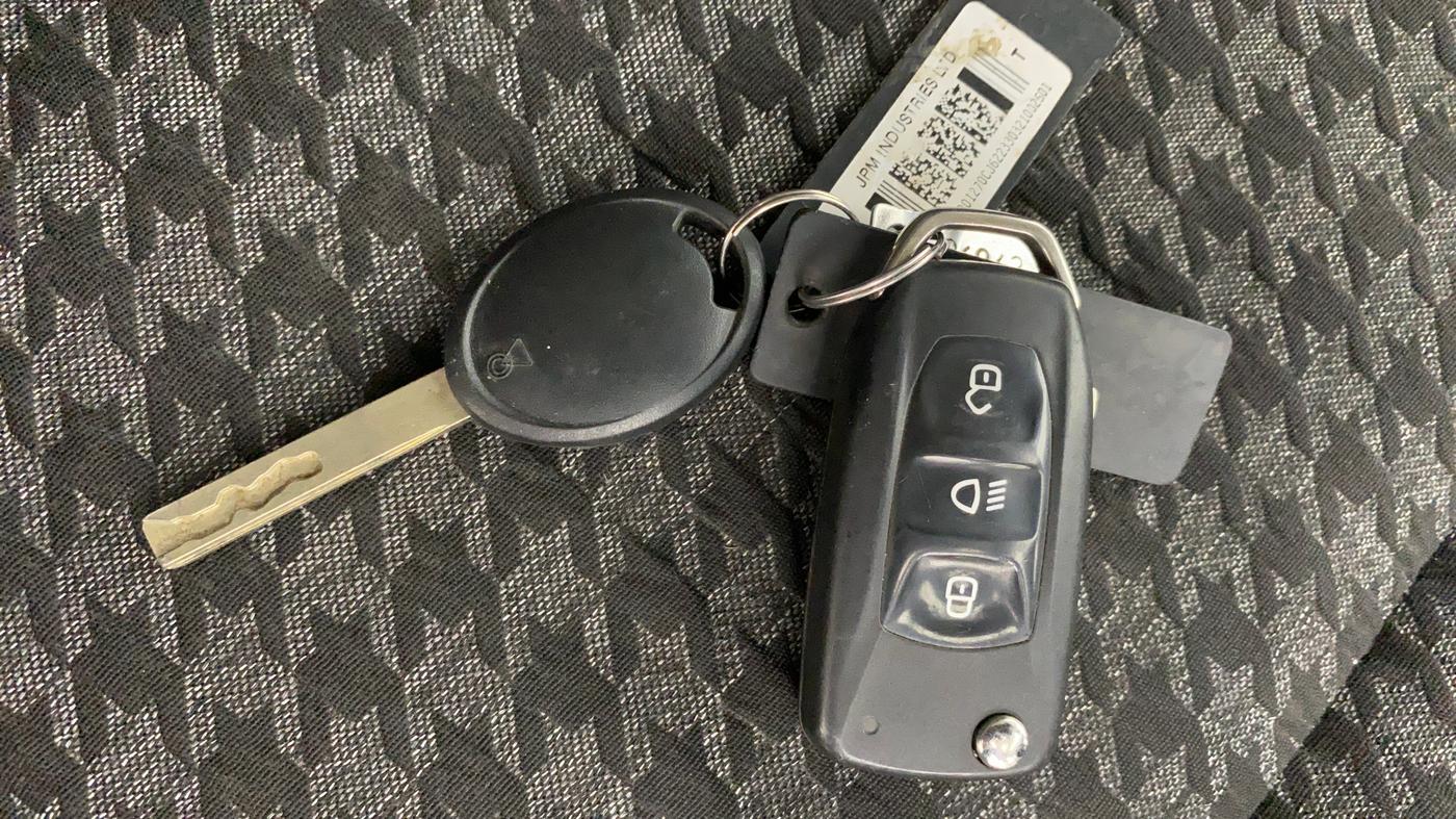 2021 Tata Safari XM, Diesel, Manual, 60,068 km, Key Close Up