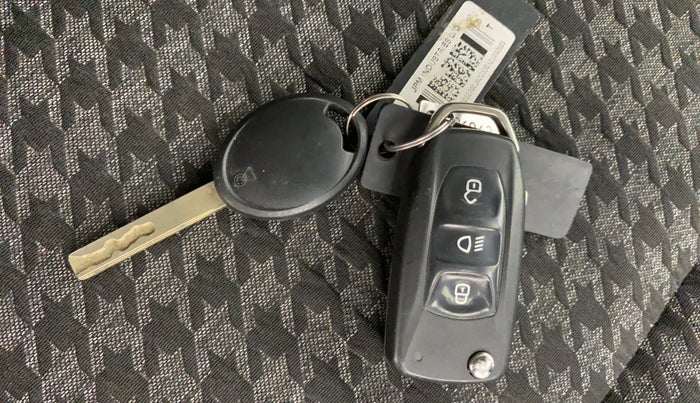 2021 Tata Safari XM, Diesel, Manual, 60,068 km, Key Close Up