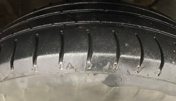 2020 Hyundai Elite i20 MAGNA PLUS 1.2, Petrol, Manual, 1,08,545 km, Right Front Tyre Tread