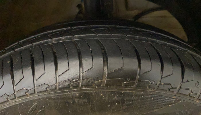 2023 Maruti Swift LXI, Petrol, Manual, 12,722 km, Right Front Tyre Tread