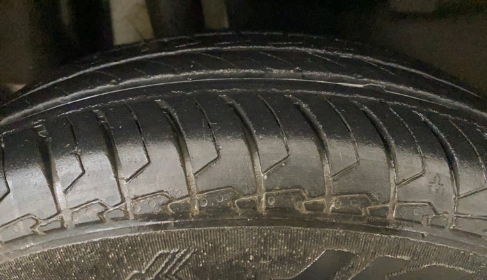 2023 Maruti Swift LXI, Petrol, Manual, 12,722 km, Right Rear Tyre Tread