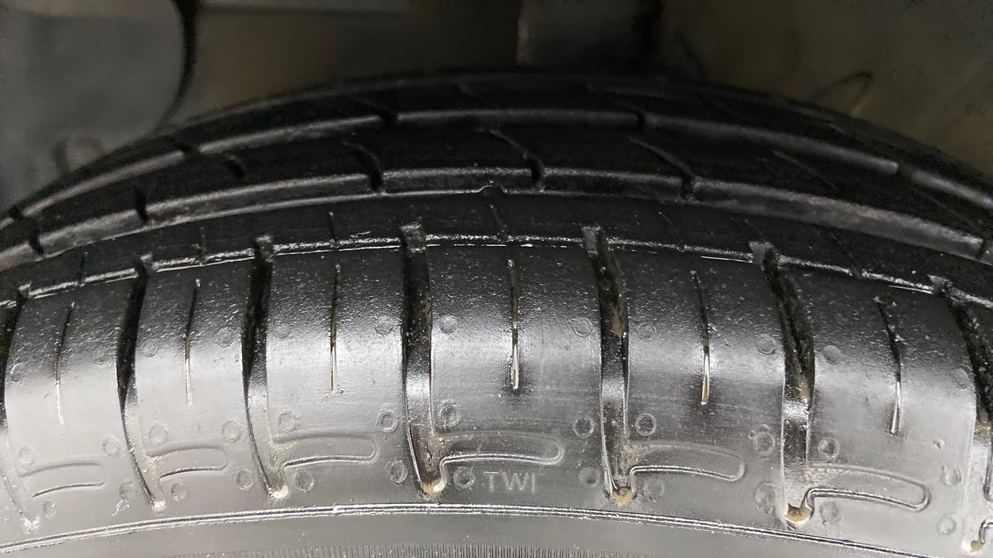 2021 Hyundai GRAND I10 NIOS SPORTZ 1.2 AT, Petrol, Automatic, 16,985 km, Left Front Tyre Tread