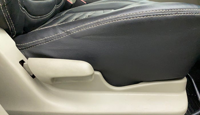 2017 Maruti Celerio VXI CNG D, CNG, Manual, 49,965 km, Driver Side Adjustment Panel