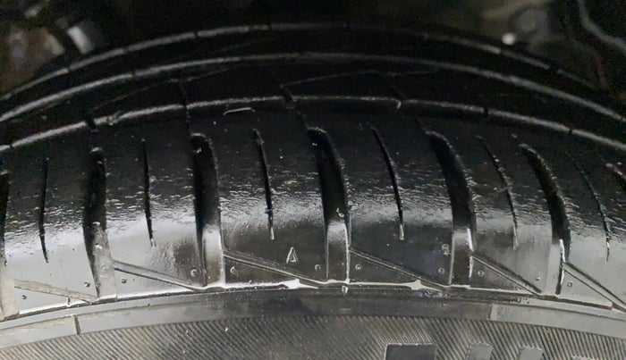 2017 Maruti Celerio VXI CNG D, CNG, Manual, 49,965 km, Left Front Tyre Tread