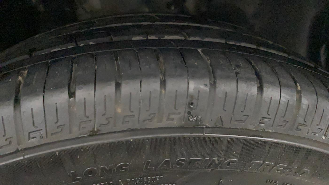 2020 Tata ALTROZ XE PETROL, Petrol, Manual, 54,745 km, Right Front Tyre Tread