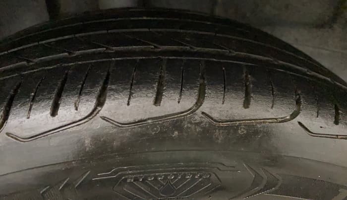 2020 Tata ALTROZ XE PETROL, Petrol, Manual, 55,548 km, Right Rear Tyre Tread