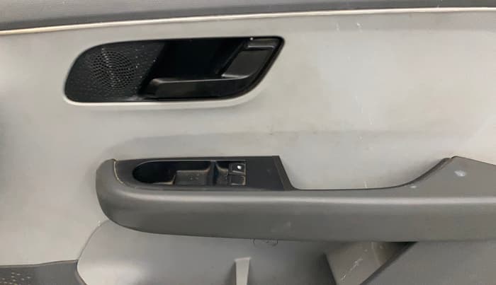 2020 Tata ALTROZ XE PETROL, Petrol, Manual, 55,548 km, Driver Side Door Panels Control