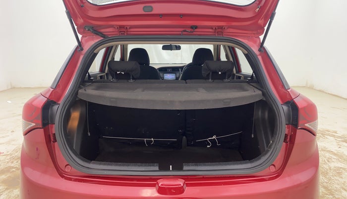 2017 Hyundai Elite i20 ASTA 1.2 (O), Petrol, Manual, 1,31,406 km, Boot Inside