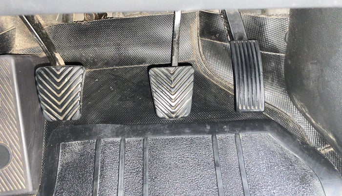 2017 Hyundai Elite i20 ASTA 1.2 (O), Petrol, Manual, 1,31,406 km, Pedals