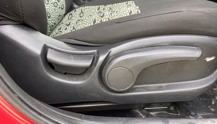 2017 Hyundai Elite i20 ASTA 1.2 (O), Petrol, Manual, 1,31,406 km, Driver Side Adjustment Panel
