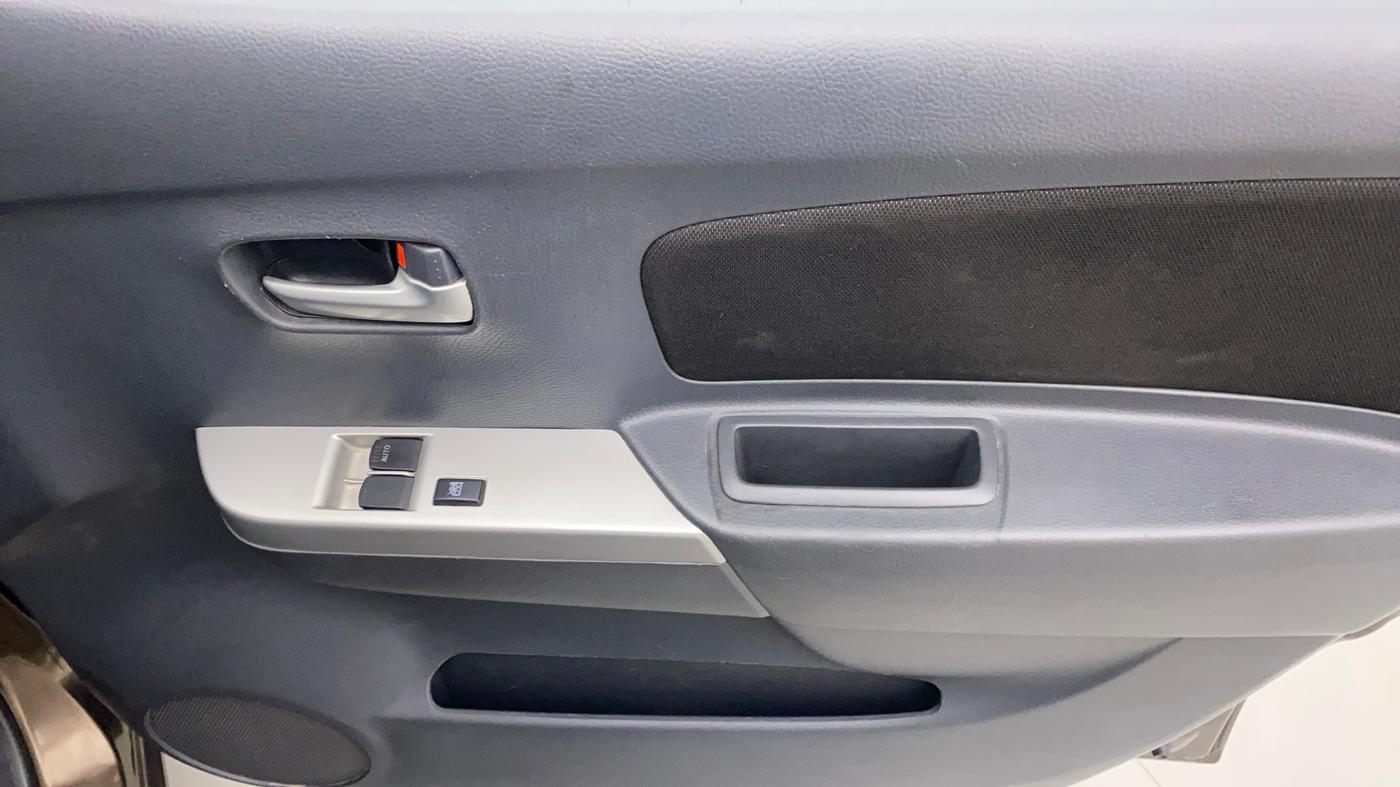 2012 Maruti Wagon R 1.0 LXI, Petrol, Manual, 85,329 km, Driver Side Door Panels Control