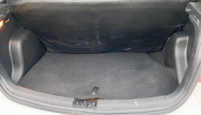 2014 Hyundai Grand i10 SPORTZ 1.2 KAPPA VTVT, Petrol, Manual, 49,287 km, Dicky (Boot door) - Parcel tray missing