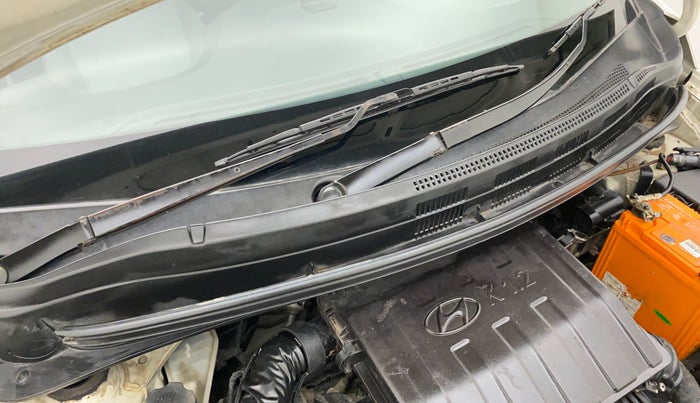 2014 Hyundai Grand i10 SPORTZ 1.2 KAPPA VTVT, Petrol, Manual, 49,287 km, Bonnet (hood) - Cowl vent panel has minor damage