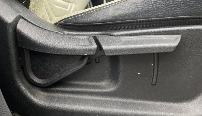 2022 KIA SONET HTX PLUS 1.0 IMT, Petrol, Manual, 29,745 km, Driver Side Adjustment Panel