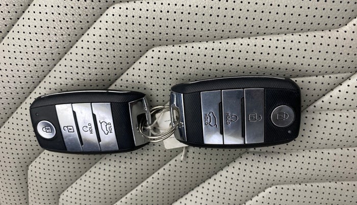 2022 KIA SONET HTX PLUS 1.0 IMT, Petrol, Manual, 29,745 km, Key Close Up