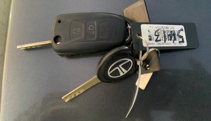 2022 Tata Tiago XT PETROL, Petrol, Manual, 27,765 km, Key Close Up