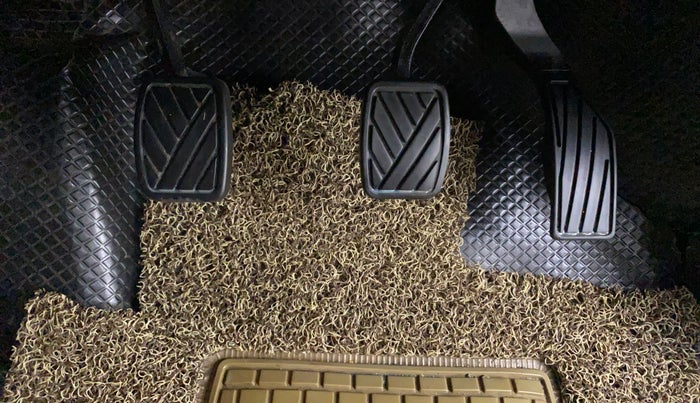 2022 Maruti BREZZA ZXI + SMART HYBRID, Petrol, Manual, 77,792 km, Pedals