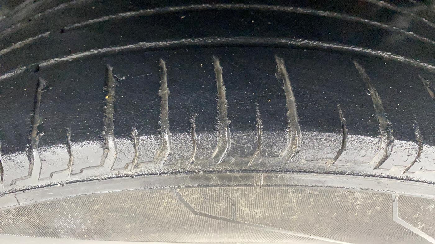 2022 Maruti BREZZA ZXI + SMART HYBRID, Petrol, Manual, 77,807 km, Left Rear Tyre Tread