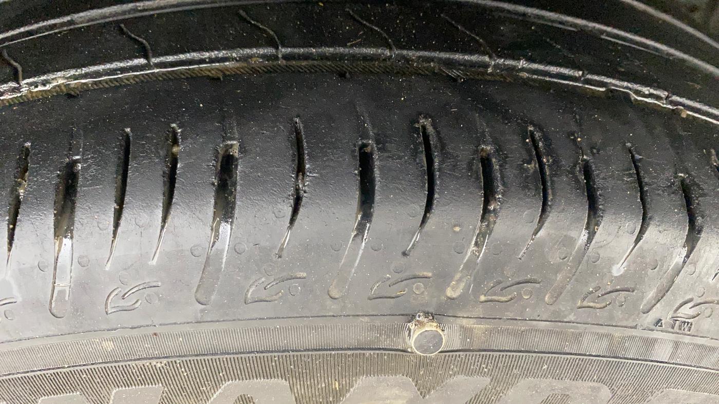 2022 Maruti BREZZA ZXI + SMART HYBRID, Petrol, Manual, 77,807 km, Right Front Tyre Tread
