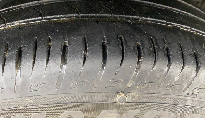 2022 Maruti BREZZA ZXI + SMART HYBRID, Petrol, Manual, 77,792 km, Right Front Tyre Tread