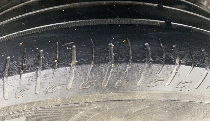 2022 Maruti BREZZA ZXI + SMART HYBRID, Petrol, Manual, 77,792 km, Right Rear Tyre Tread