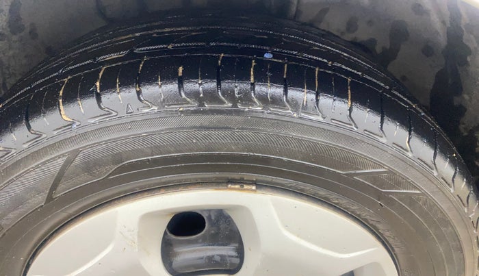 2016 Tata Tiago XT DIESEL, Diesel, Manual, 60,451 km, Right Front Tyre Tread