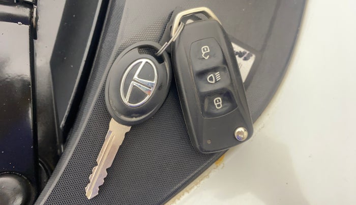 2016 Tata Tiago XT DIESEL, Diesel, Manual, 60,451 km, Key Close Up