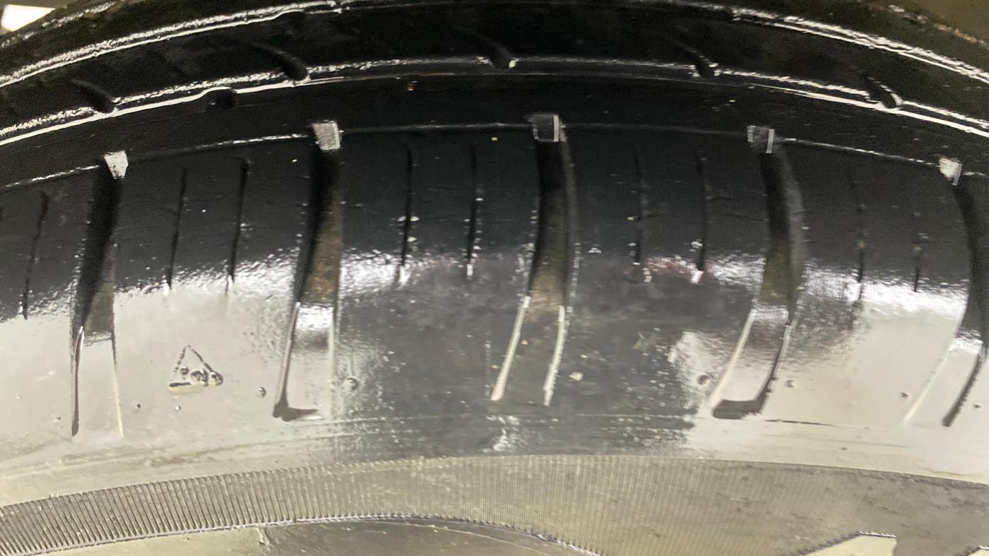 2020 Maruti Dzire VXI, Petrol, Manual, 35,404 km, Left Front Tyre Tread