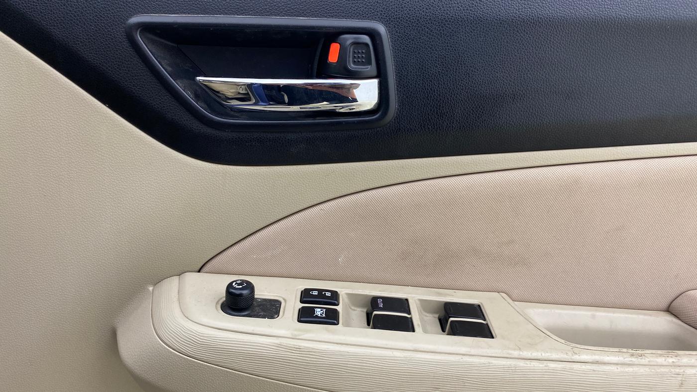 2020 Maruti Dzire VXI, Petrol, Manual, 35,404 km, Driver Side Door Panels Control