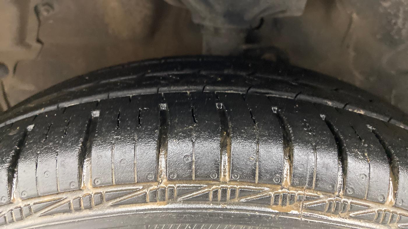 2015 Maruti Celerio ZXI AMT, Petrol, Automatic, 62,057 km, Left Front Tyre Tread