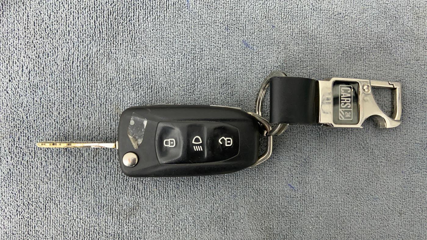 2017 Tata TIGOR Revotron XT, Petrol, Manual, 71,584 km, Key Close Up