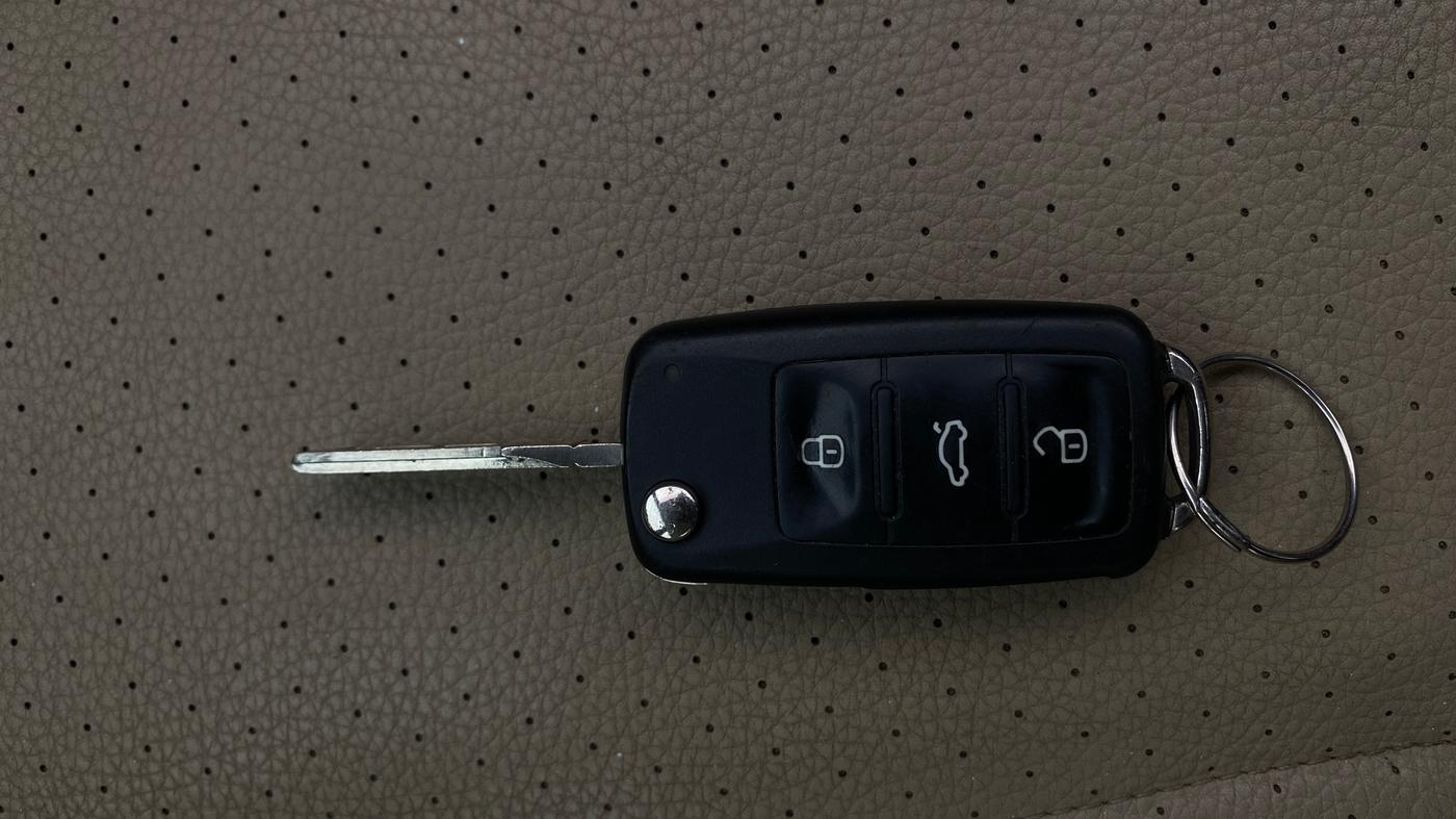 2021 Volkswagen Vento HIGHLINE 1.0L TSI, Petrol, Manual, 57,349 km, Key Close Up