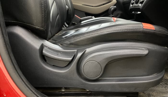 2020 Hyundai Elite i20 SPORTZ PLUS 1.2, Petrol, Manual, 31,880 km, Driver Side Adjustment Panel