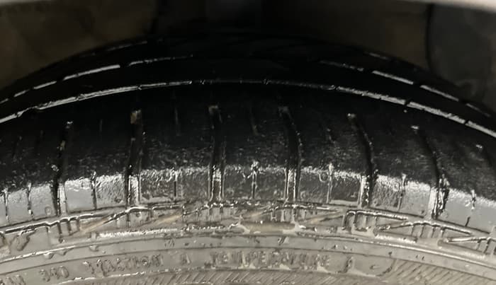 2015 Hyundai Grand i10 ASTA AT 1.2 KAPPA VTVT, CNG, Automatic, 65,384 km, Right Front Tyre Tread