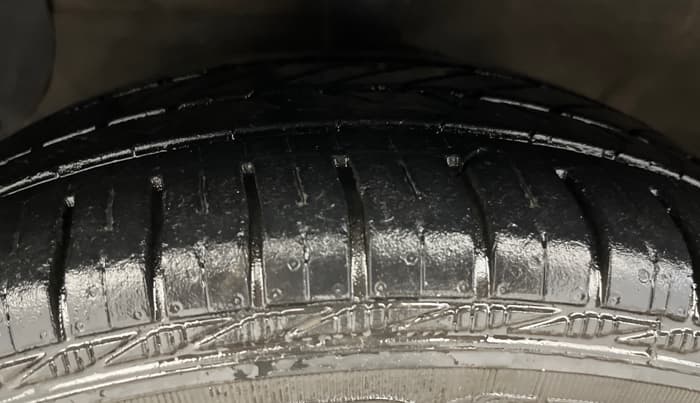 2015 Hyundai Grand i10 ASTA AT 1.2 KAPPA VTVT, CNG, Automatic, 65,384 km, Left Front Tyre Tread