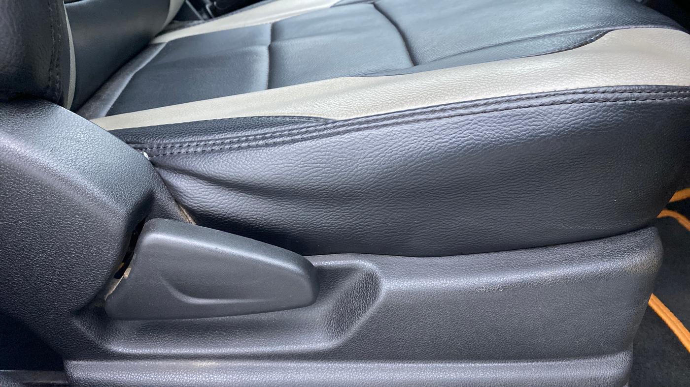 2018 Renault Kwid RXL, Petrol, Manual, 80,212 km, Driver Side Adjustment Panel
