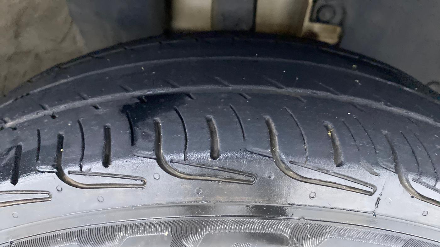 2018 Renault Kwid RXL, Petrol, Manual, 80,212 km, Right Front Tyre Tread