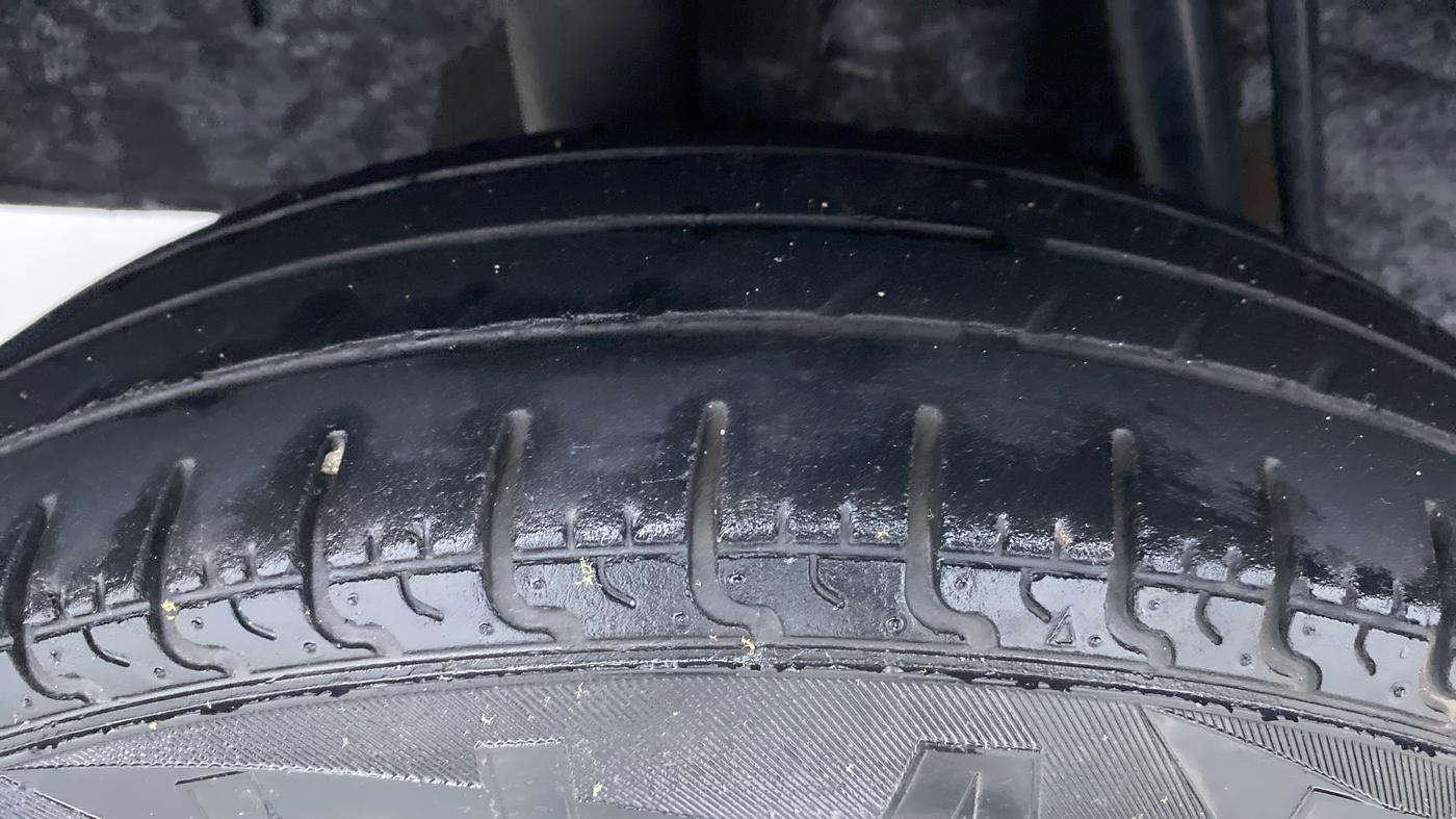 2018 Renault Kwid RXL, Petrol, Manual, 80,212 km, Right Rear Tyre Tread